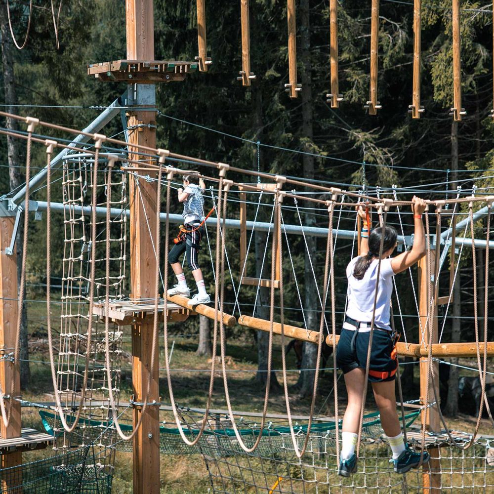 caminetto-mountain-resort-esperienze-acropark-percorso-sospeso