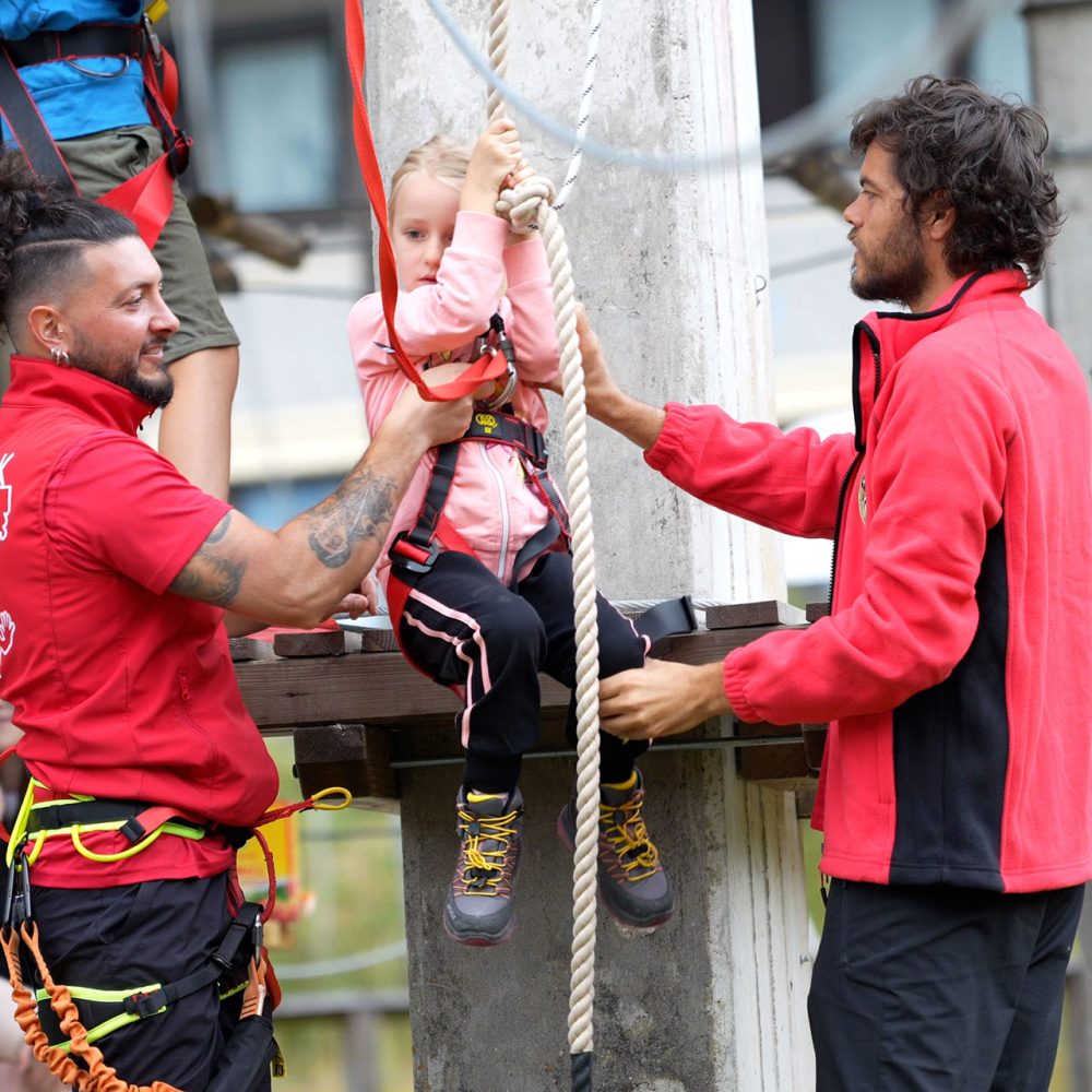 caminetto-mountain-resort-esperienze-acropark-zipline-2